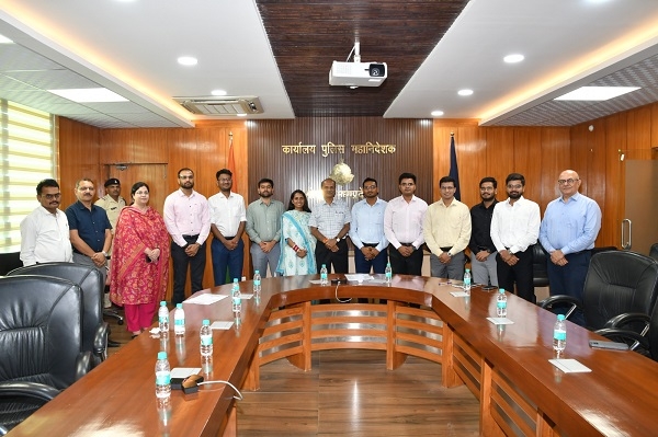 मध्यप्रदेश संवर्ग के 09 प्रशिक्षु आईएएस अधिकारियों ने की डीजीपी से सौजन्य भेंट
