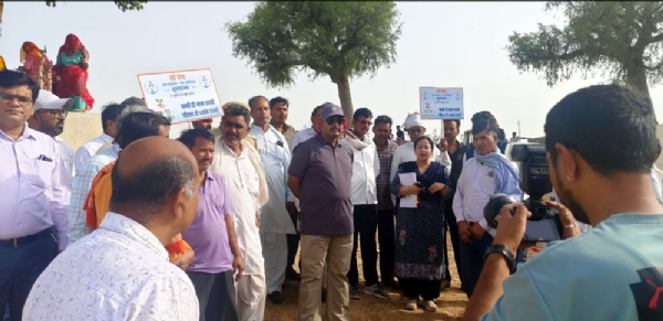 प्रभारी सचिव कृष्ण कुणाल ने जल संरक्षण का दिया संदेश, ग्रामीणों से किया संवाद