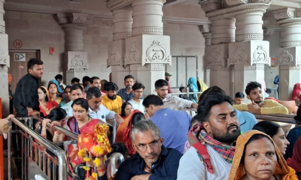 गंगा दशहरा पर विंध्याचल में दर्शनार्थियों की भीड़।