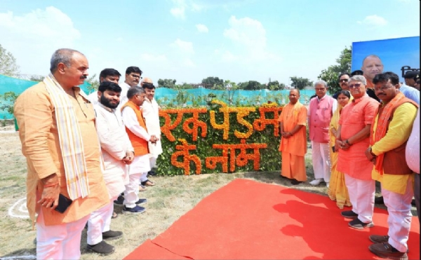 एक पेड़ मां के नाम अभियान के शुभारम्भ पर मुख्यमंत्री