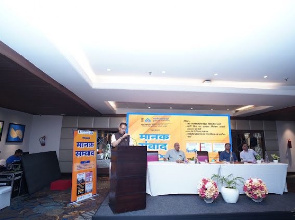कार्यक्रम में मौजूद अतिथि।