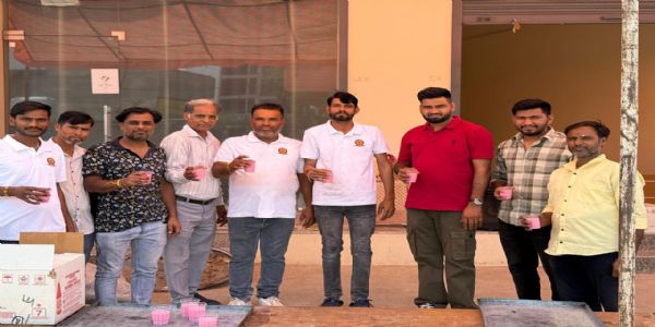 निर्जला एकादशी पर गन्ने का ज्यूस, मिल्क रोज और शर्बत वितरण