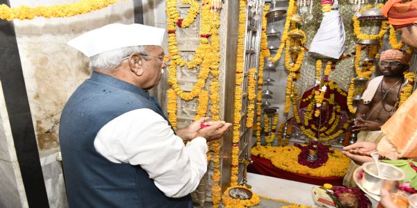 राज्यपाल ने सारणेश्वर महादेव के दर्शन कर सब के लिए सुख समृद्धि और खुशहाली की कामना की