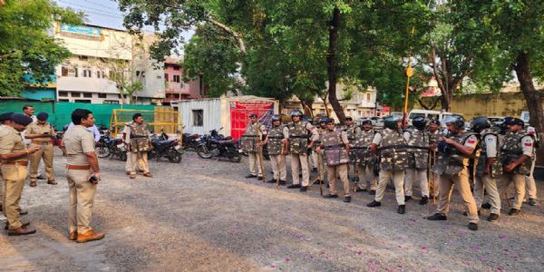 नागदा: कानून व्यवस्था बनाए रखने पुलिस ने निकाला फ्लैग मार्च