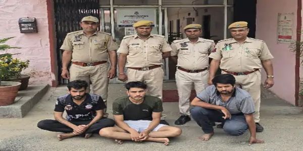 नीट यूजी परीक्षा में फर्जीवाड़ा मामला: डमी कैंडिडेट बैठाकर परीक्षा पास करने वाले दो डॉक्टर्स सहित मेडिकल छात्र गिरफ्तार