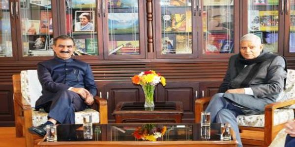 उप-राष्ट्रपति ने मुख्यमंत्री से ओक ओवर में भेंट की