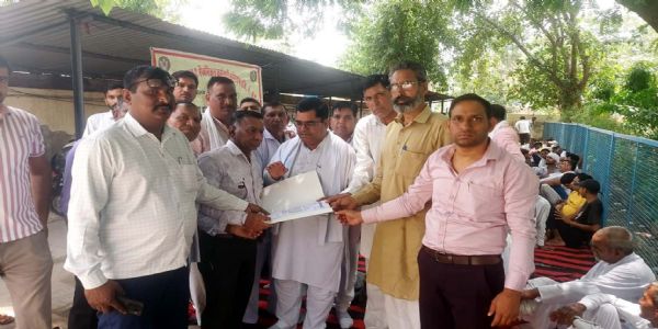 हिसार : मैकेनिकल कर्मचारियों ने मांगों के लिए प्रदर्शन कर मुख्यमंत्री के नाम सौंपा ज्ञापन