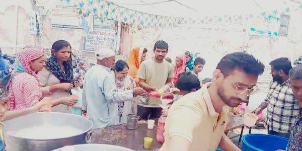 जींद : शहर में जगह-जगह मीठे पानी की छबील लगा बुझाई राहगीरों की प्यास
