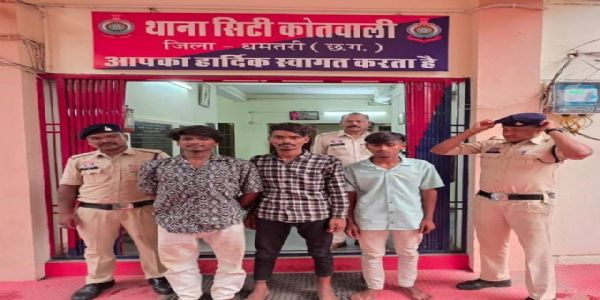 पटाखा फोड़ने से मना करने पर चाकू मारकर युवक की हत्या
