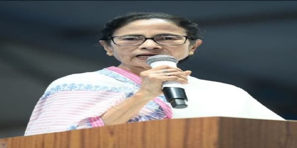ममता की जीवनी में व्यक्तिगत हमले, सांसद काकली घोष दस्तीदार का भी नाम घसीटा गया; मानहानि का मुकदमा करेंगे बेटे