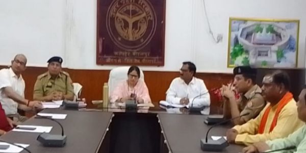 नवरात्र से पहले पूरा हो विकास कार्य, कार्यदायी संस्थाएं दें पूर्णता का प्रमाण: डीएम