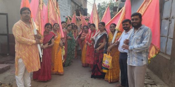 झुमरीतिलैया में श्याम महिला समिति ने निकाली 40वीं निशान यात्रा