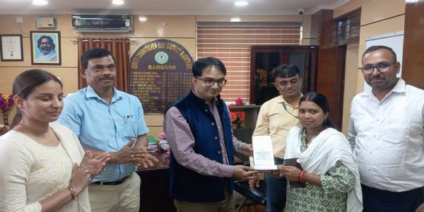 इंटर आर्ट्स की परीक्षा में सुनीता बिरहोर ने हासिल किया 78 प्रतिशत अंक, डीसी ने दी शुभकामनाएं