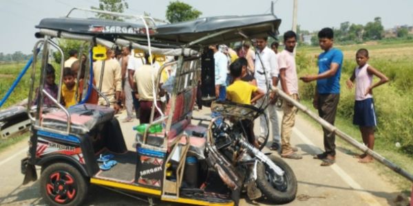 टोटो-ट्रैक्टर की भिडंत में नौ लोग जख्मी,कई की हालत गंभीर, सड़क जाम