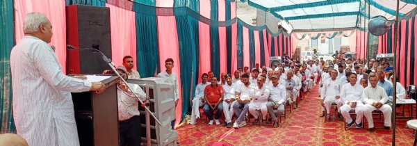 बाडोपट्टी में राधा-कृष्ण मंदिर के भूमि पूजन कार्यक्रम में उपस्थित मंत्री रणबीर सिंह गंगवा।