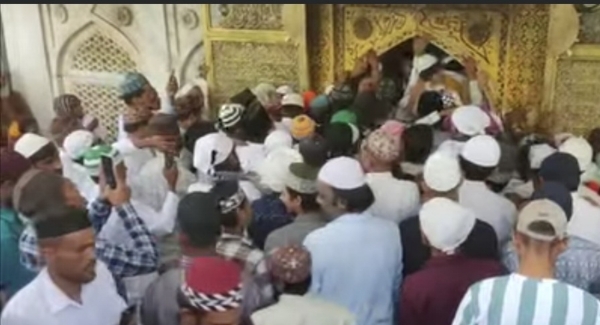 मुस्लिम समाज ने हर्षोल्लास से मनाई बकर ईद