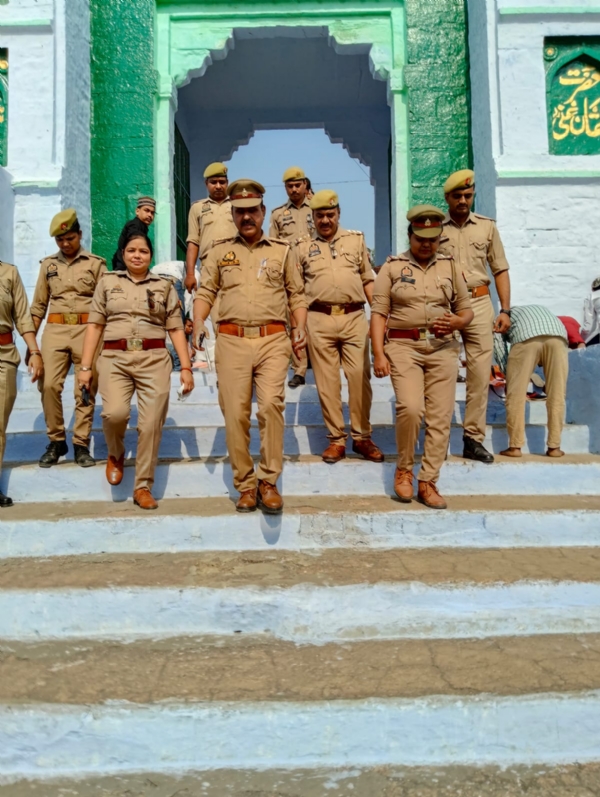 शाही ईदगाह से निकलते हुए शहर कोतवाल मिथलेश मिश्रा