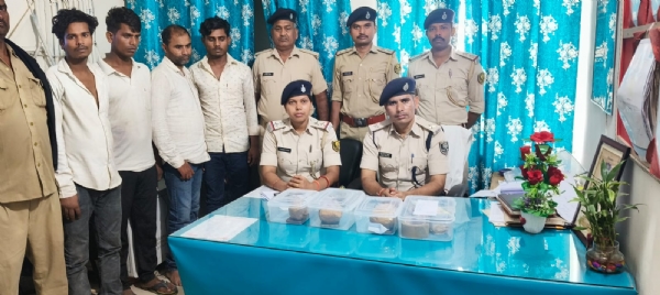 पुलिस गिरफ्त में अंतरराज्यीय अफीम तस्कर