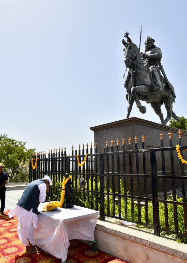 राज्यपाल ने हल्दीघाटी और चेतक समाधि पर नमन किया