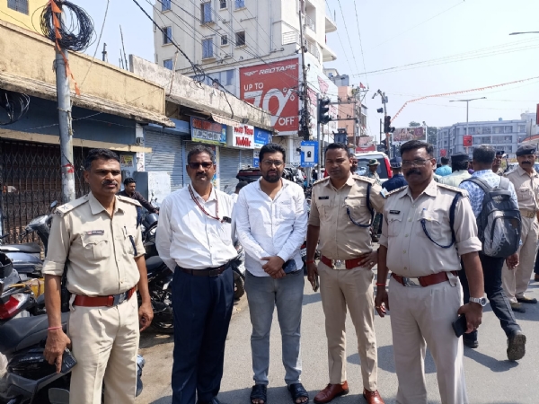 सुरक्षा में तैनात डीएसपी सहित अन्य
