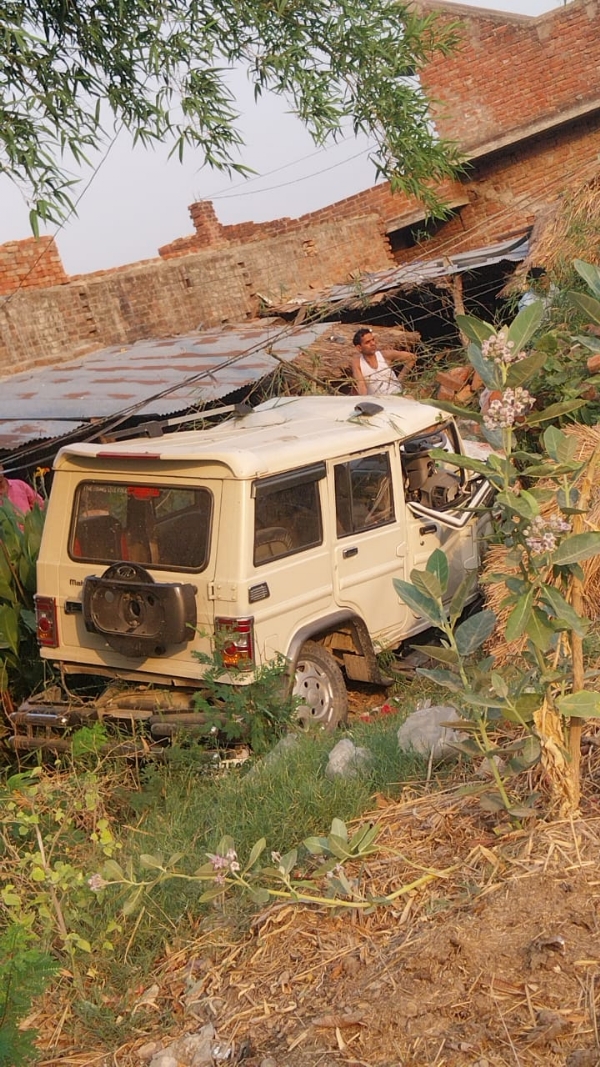 क्षतिग्रस्त बोलेरो
