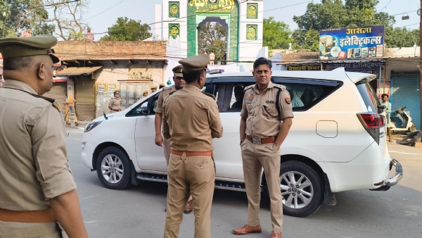 शाही ईदगाह से सुरक्षा व्यवस्था का जायजा लेते हुए पुलिस अधीक्षक एवं शहर कोतवाल