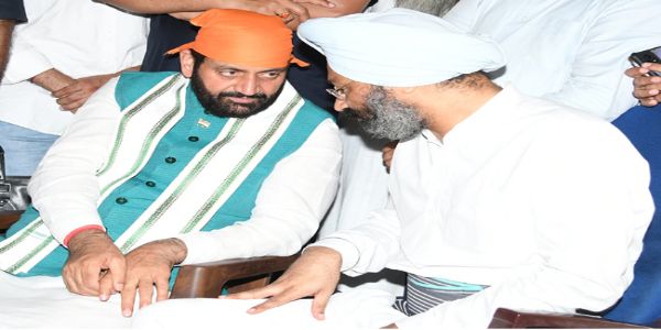हरियाणा के मुख्यमंत्री ने पूर्व केंद्रीय मंत्री सुखदेव सिंह ढींडसा के परिजनों को ढांढस बंधाया