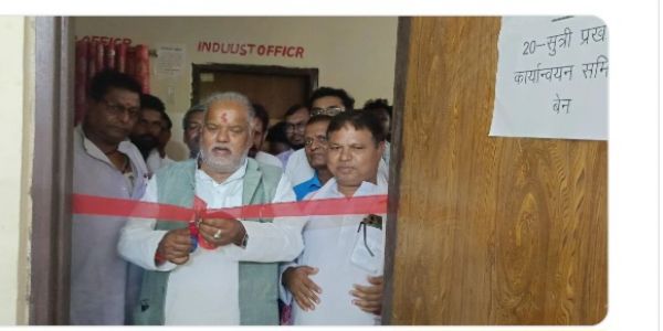 मंत्री ने मुख्यमंत्री पारिवारिक लाभ योजना के चेक का किया वितरण