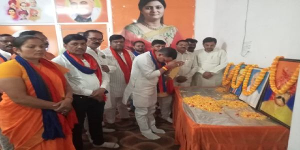 डॉ. सोनेलाल पटेल की जयंती को सफल बनाने के लिए अपना दल एस ने कमर कसी, रोहनिया विधायक ने की बैठक