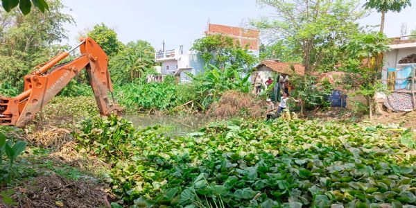 वर्षा ऋतु पूर्व शहर में हो रही निकासी नाली की सफाई