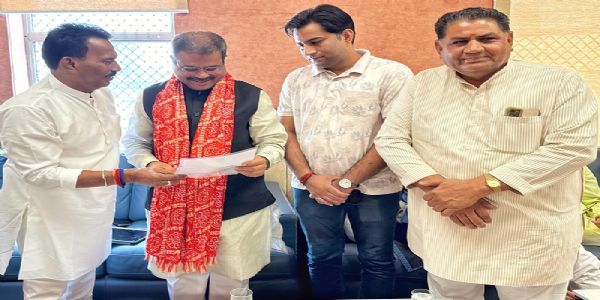 केंद्रीय मंत्री प्रधान से मिले मंत्री सिलावट, निपानिया क्षेत्र में केन्द्रीय विद्यालय स्वीकृत करने का किया अनुरोध
