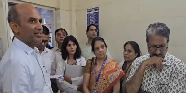 कतारों से मिलेगी राहत: मेडिकल कॉलेजों से जुड़े सभी अस्पतालों में जल्द लागू होगा ‘क्यू मैनेजमेंट सिस्टम’