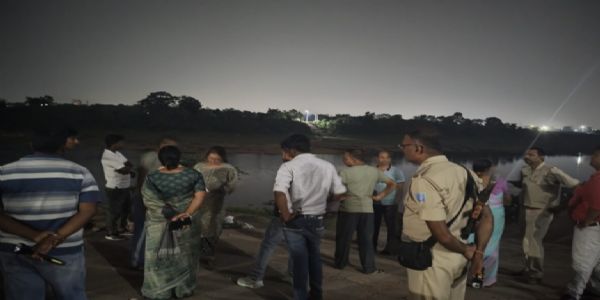 नहाने गए तीन दोस्त नदी में डूबे,एक बचा और दो लापता