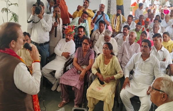 सोनीपत: सिंचाई   विश्राम गृह में भाजपा जिला संगठनात्मक बैठक को संबोधित करते हुए डॉ अरविंद शर्मा