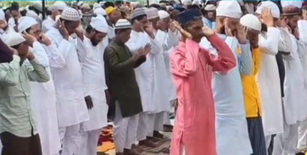 ईद-उल-अज़हा (बकरीद) पर्व की नमाज का छाया चित्र