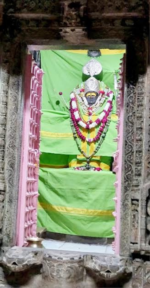 मंदसौर में है लक्ष्मण मंदिर, लेकिन आनेजाने का मार्ग नहीं होने से भक्तों को करना पड़ता  है परेशानियों का सामना