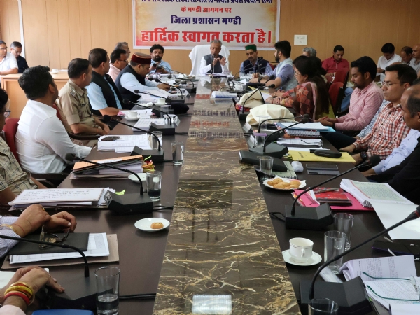 लेखा समिति की बैठक की अध्यक्षता करते हुये अनिल शर्मा।