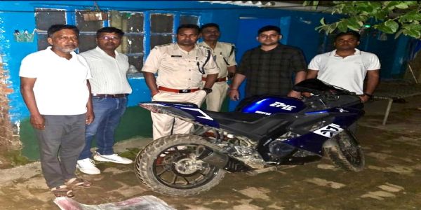 फ्लाईओवर पर स्टंट करने वाले युवक की हुई पहचान, बाइक बरामद