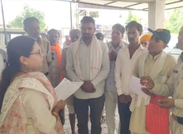 को लेकर एसडीएम को सौंपा ज्ञापन को लेकर एसडीएम को सौंपा ज्ञापन