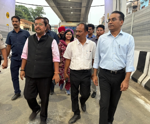 डबल डेकॉर रोड का करते मंत्री नीतिन नबीन