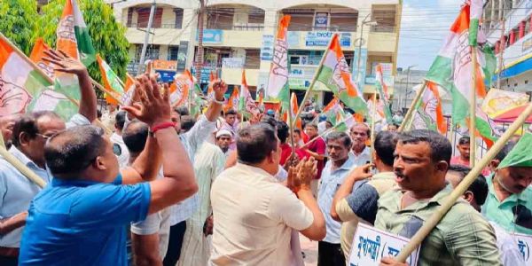 अगरतला में कांग्रेस नेताओं पर हमला, उदयपुर में विरोध मार्च