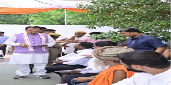 जन समस्याओं के समाधान हेतु जवाबदेही तय की जाय: केशव प्रसाद मौर्य