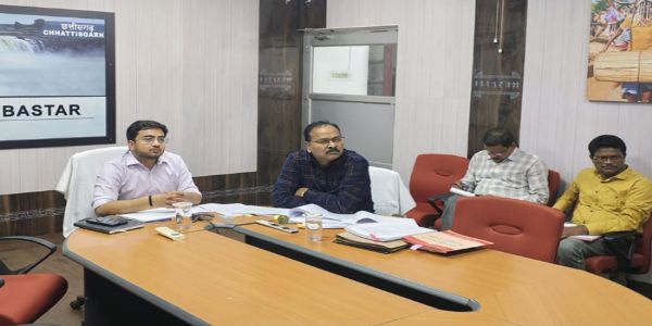 मुख्य सचिव ने वीडियो कॉन्फ्रेसिंग से रेल परियोजनाओं के प्रगति की समीक्षा