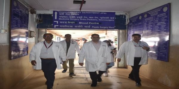 रिम्स निदेशक ने किया वार्डों का निरीक्षण, दिए कई निर्देश