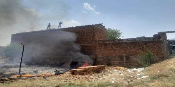 घर में लगी आग से गृहस्थी हुई खाक