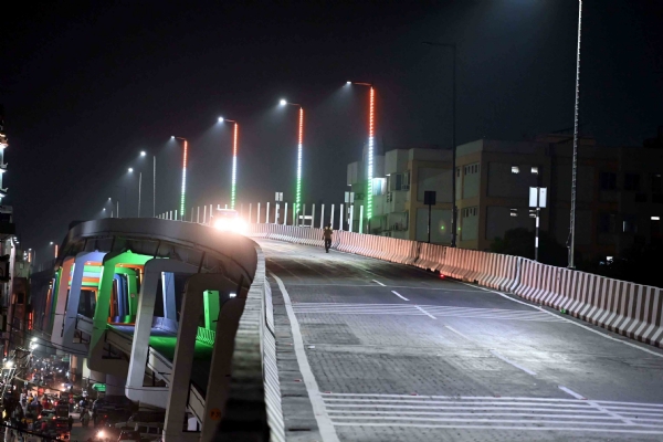 डबल डेकॉर रोड का करते मंत्री नीतिन नबीन