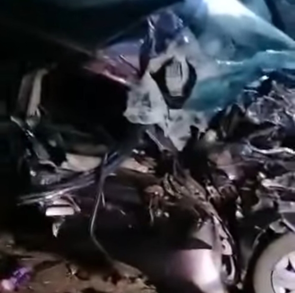 दुर्घटनाग्रस्त कार