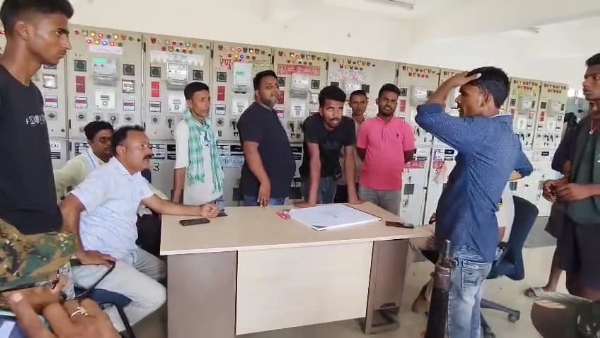 अररिया फोटो:विद्युत उप केंद्र में पुलिस जांच करती