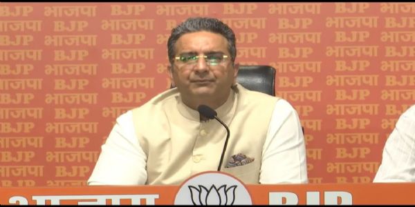 भाजपा प्रवक्ता गौरव भाटिया प्रेसवार्ता को संबोधित करते हुए