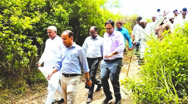 निरीक्षण करते डीएम